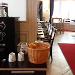Hotel-nachtwaechter 2*