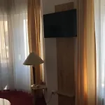 Hotel-nachtwaechter 2*
