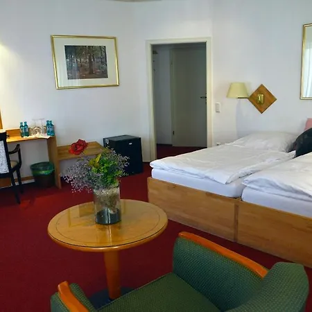 Hotel-nachtwaechter Отель Унна