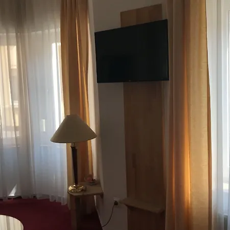 Hotel-nachtwaechter 2*