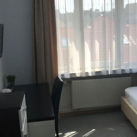 Hotel-nachtwaechter 2*