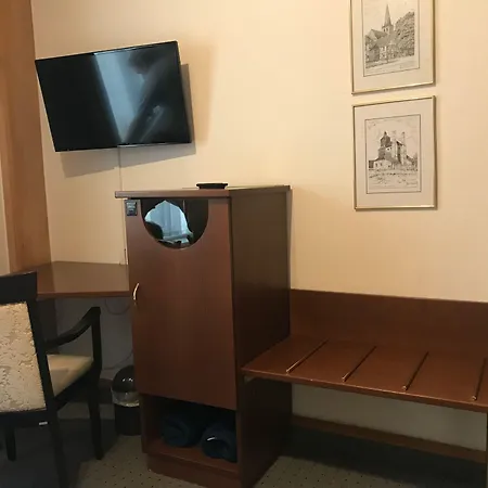 Hotel-nachtwaechter 2*