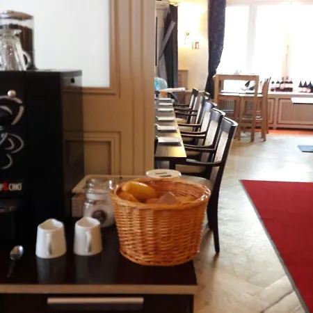 Hotel-nachtwaechter 2*