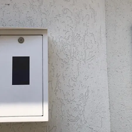 Hotel-nachtwaechter 2*