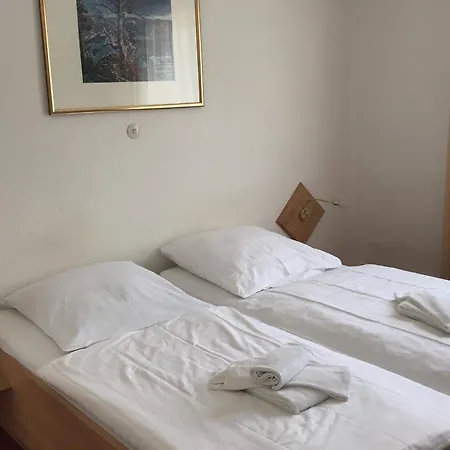 Hotel-nachtwaechter Hotel 2*