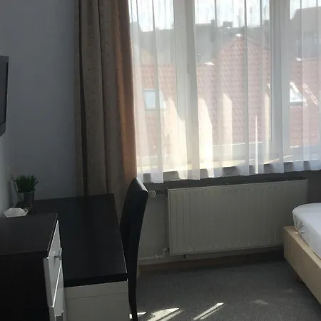 Hotel-nachtwaechter Отель Унна