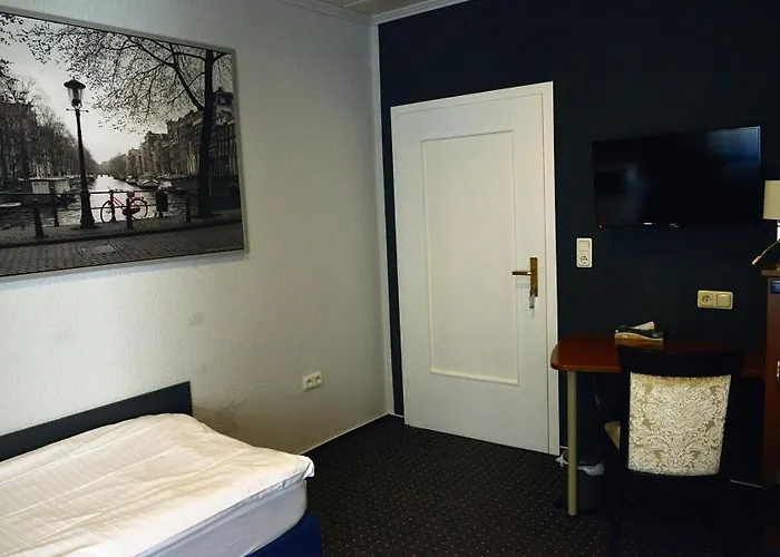 Hotel-nachtwaechter Hotel 2*