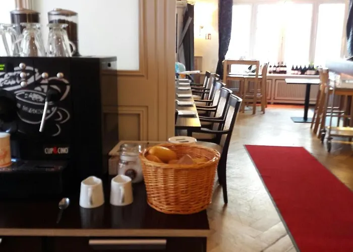 Hotel-nachtwaechter 2*