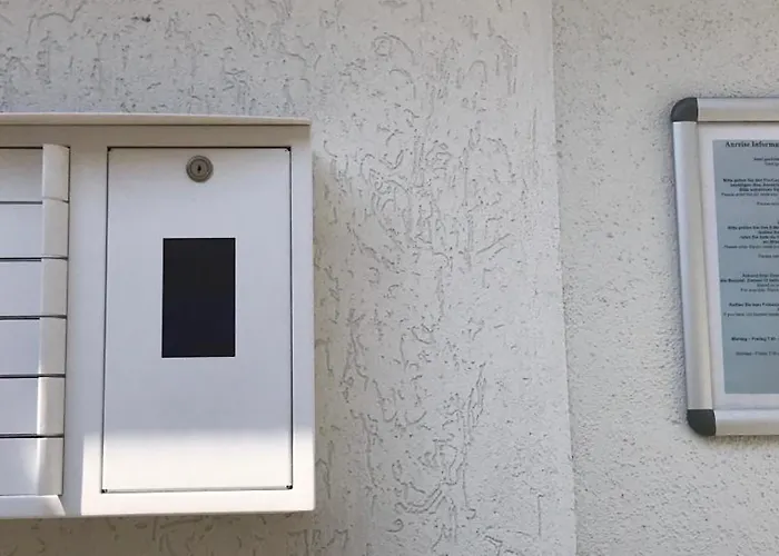 Hotel-nachtwaechter 2*