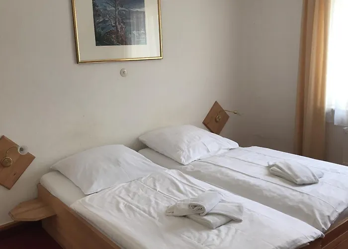 Hotel-nachtwaechter Hotel 2*